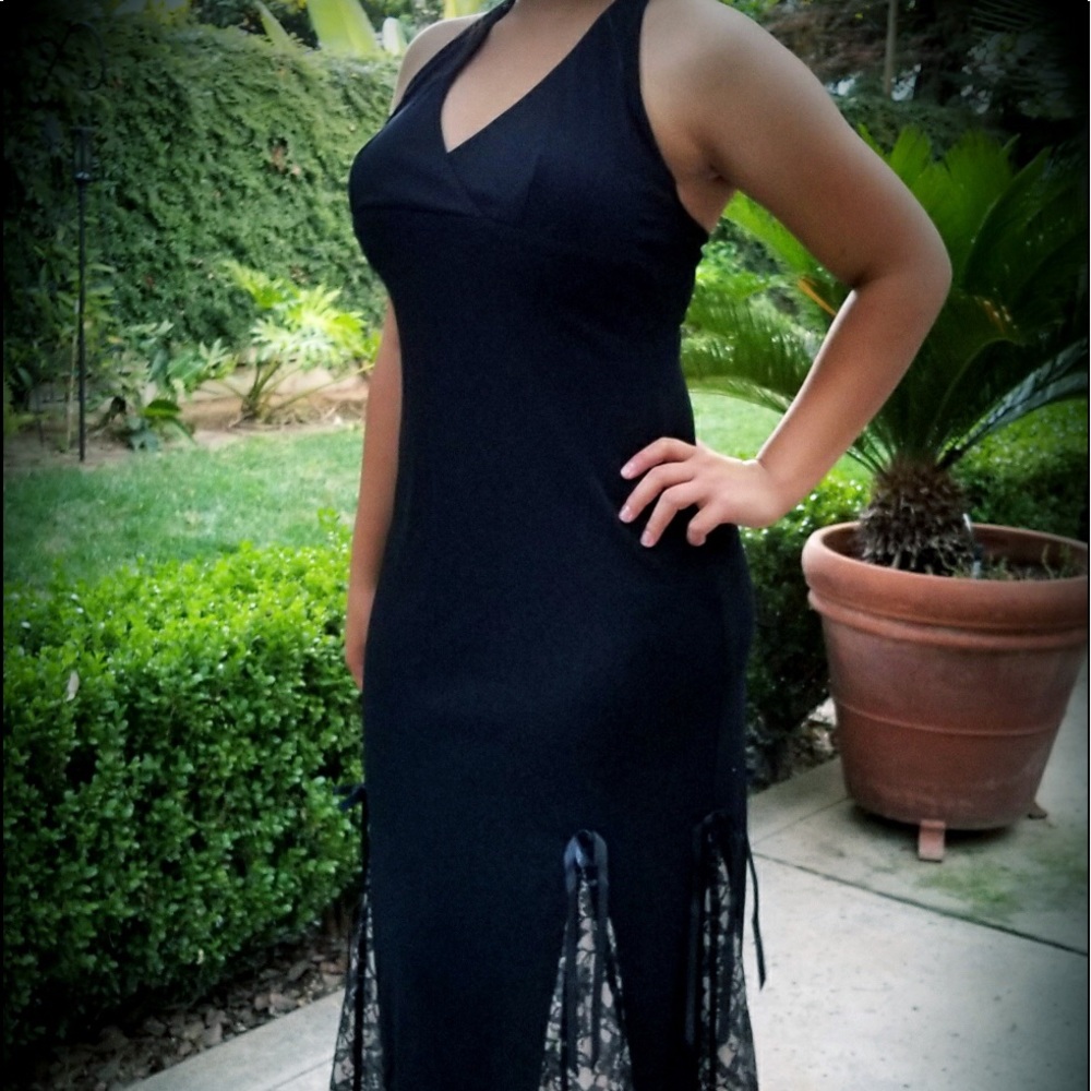 Elegant Black Mermaid Gown with Nude & Black lLace